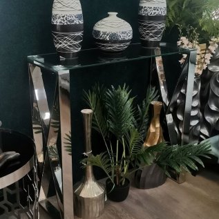 Консоли, витрины и стеллажи.