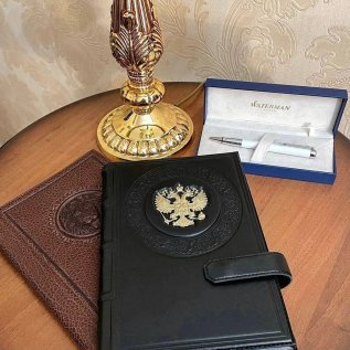 ЕЖЕДНЕВНИКИ и АКСЕССУАРЫ ДЛЯ ПИСМЕННОГО СТОЛА
